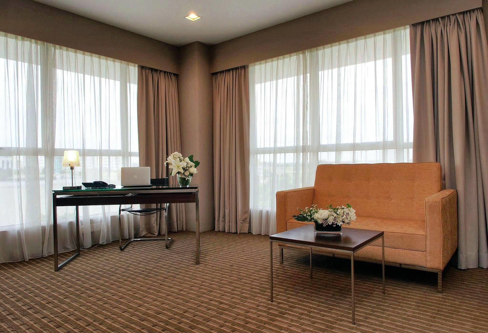 Hotel Primera Suite Сиберджая Екстериор снимка