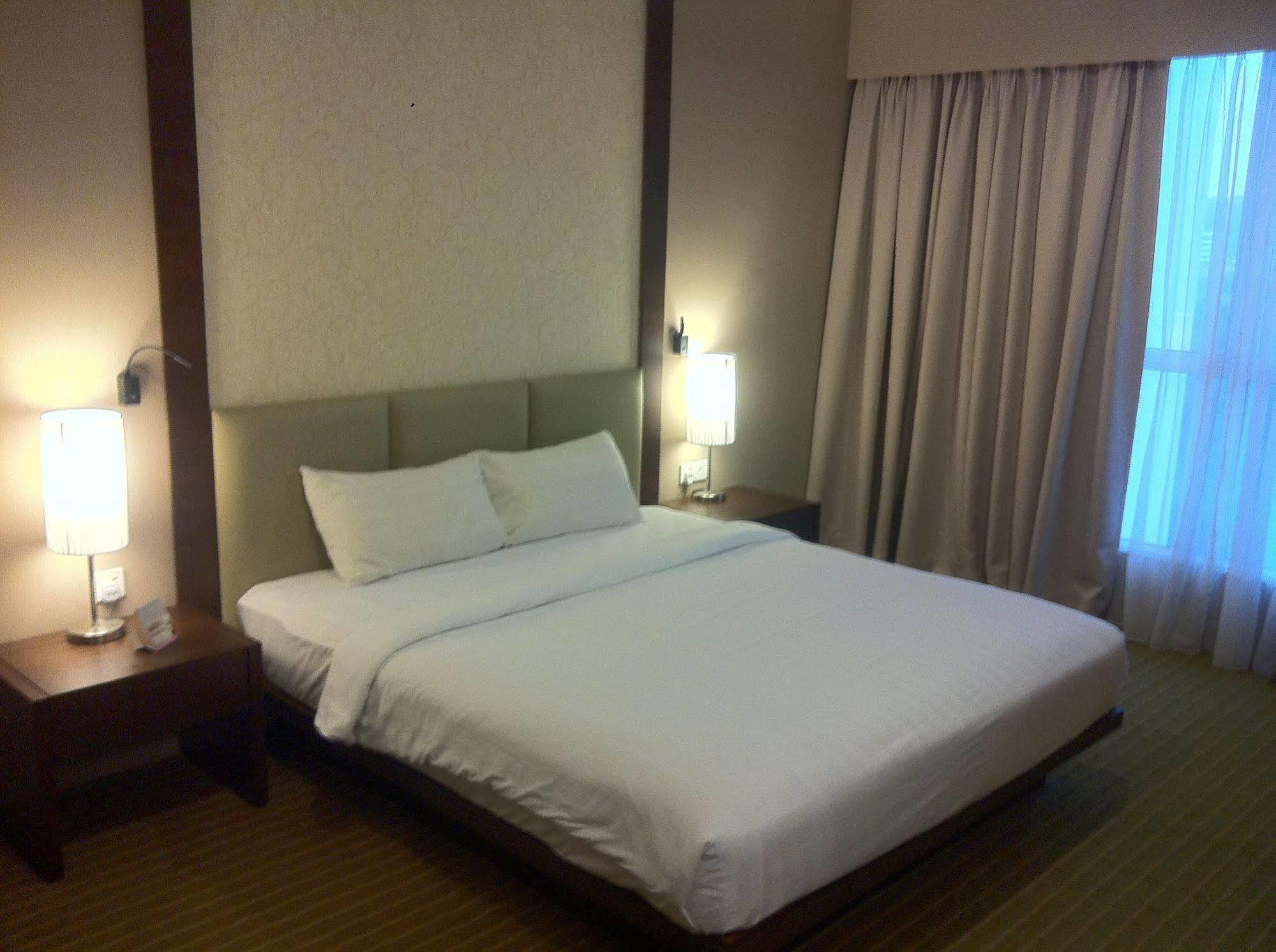 Hotel Primera Suite Сиберджая Екстериор снимка